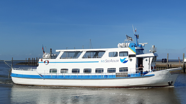 MS Seeadler KURS WEST · WHISKY AN BORD